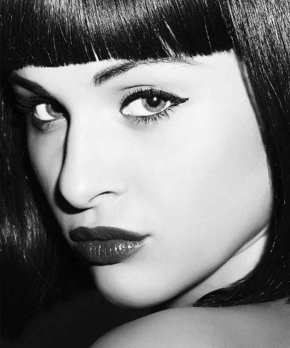 https://valentinaglamour.com/wp-content/uploads/2021/09/hero_contact.jpg